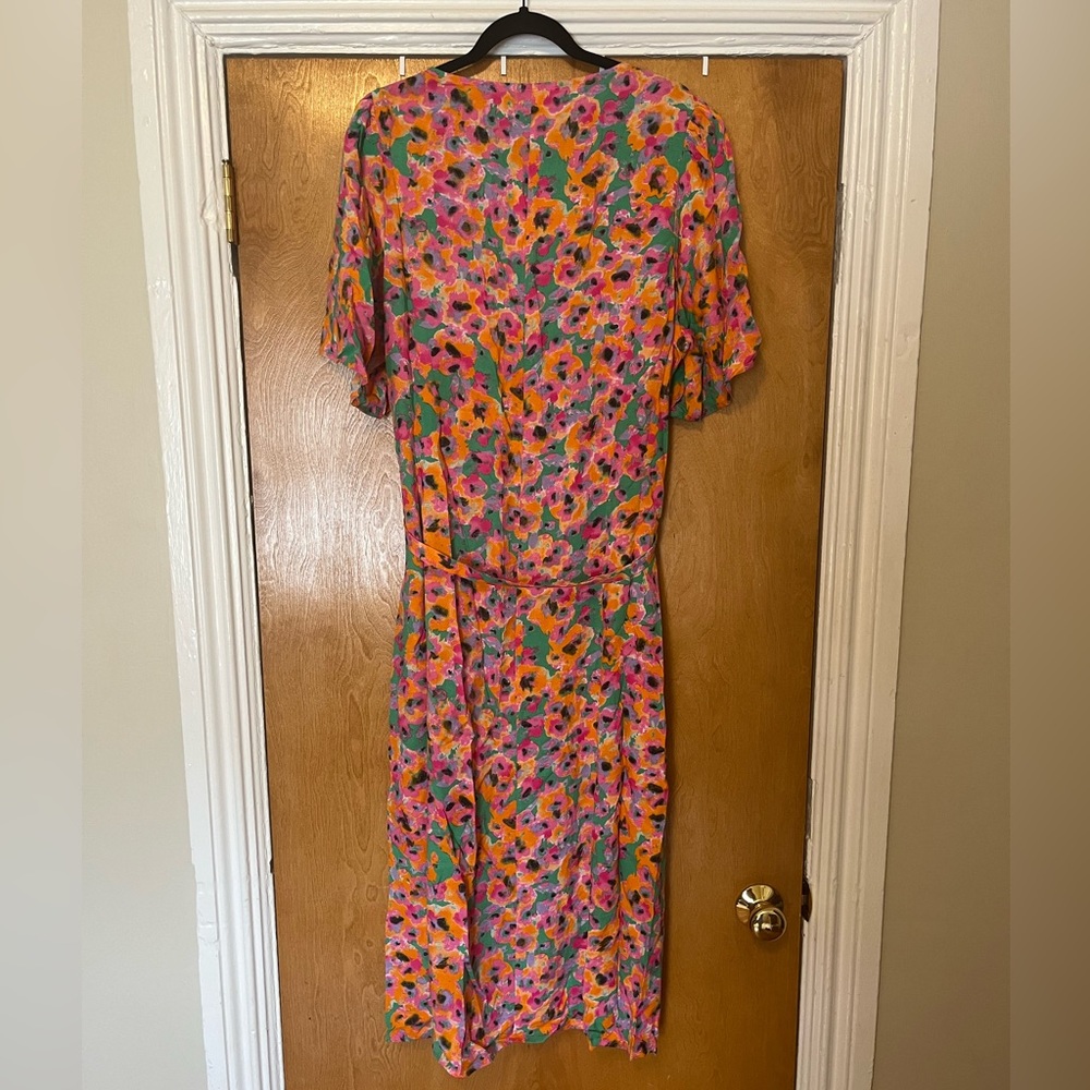 Monki wrap midi dress in pink floral print - Picture 11 of 15